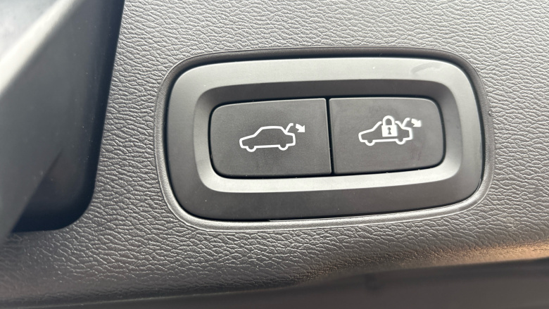 Volvo XC60 2.0 T8 [455] RC PHEV Ultimate Dark 5dr AWD Gtron Estate